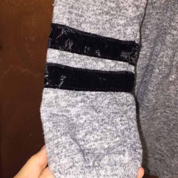 Grey Owl Sweatshirt 10/12 for kids & XS for women - Picture 3 of 4